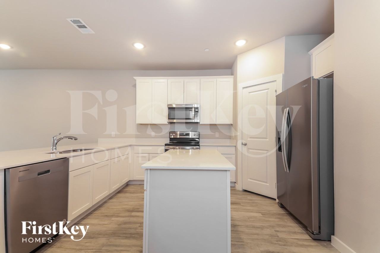 623 Sophia Way - Photo 6 of 16