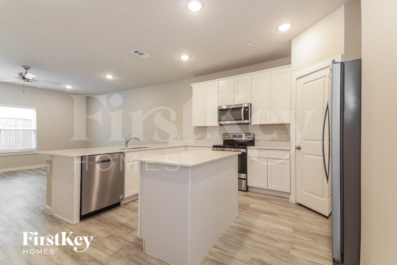 623 Sophia Way - Photo 7 of 16