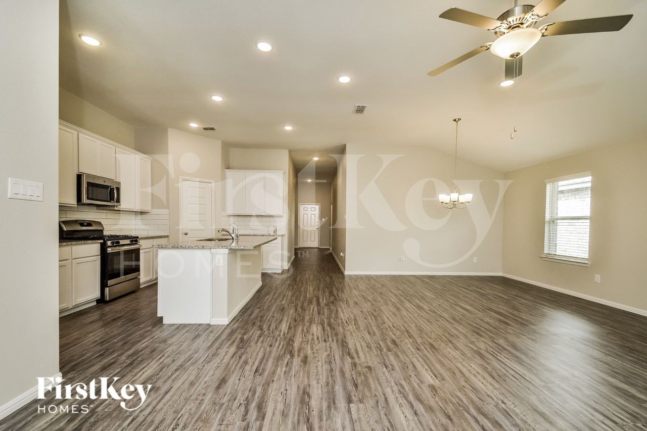 6217 Painswick Dr - Photo 5 of 15