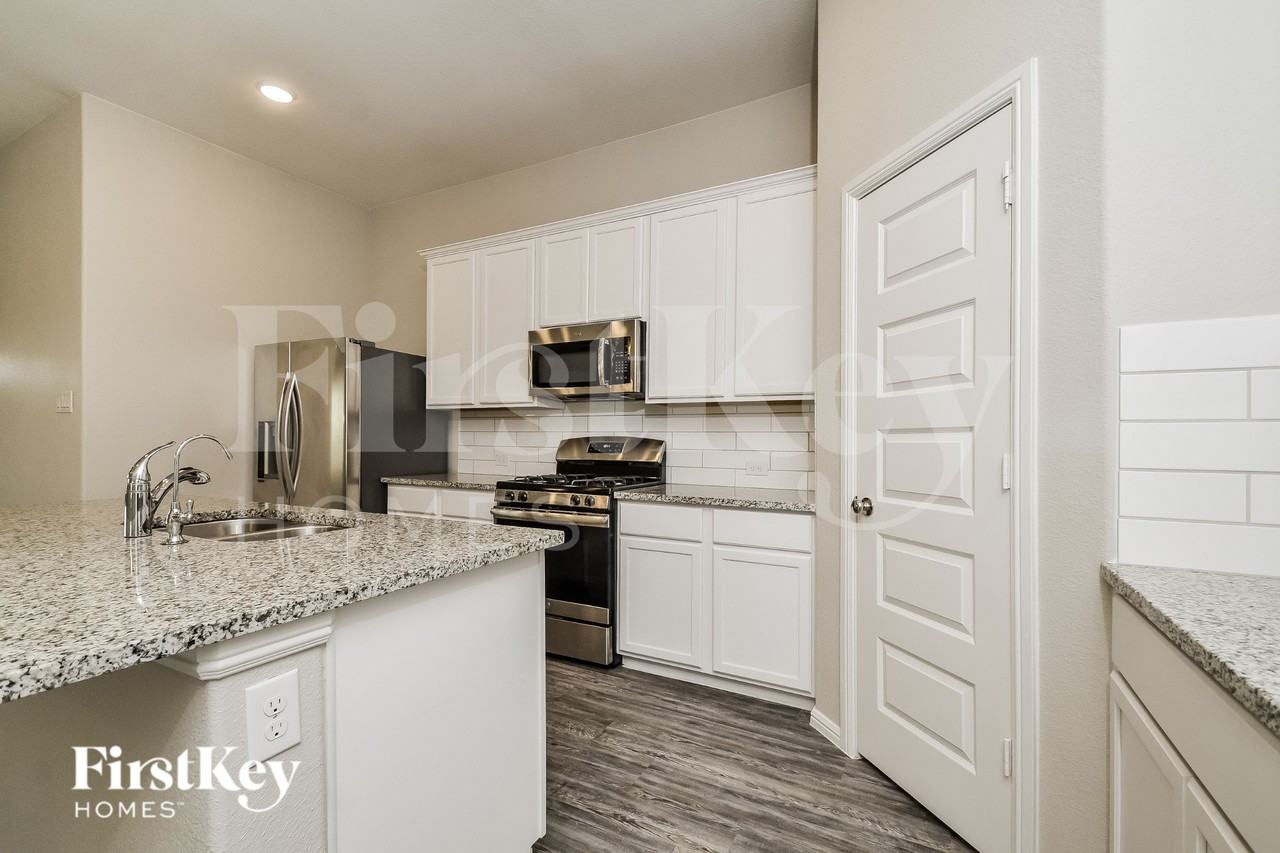 6217 Painswick Dr - Photo 6 of 15