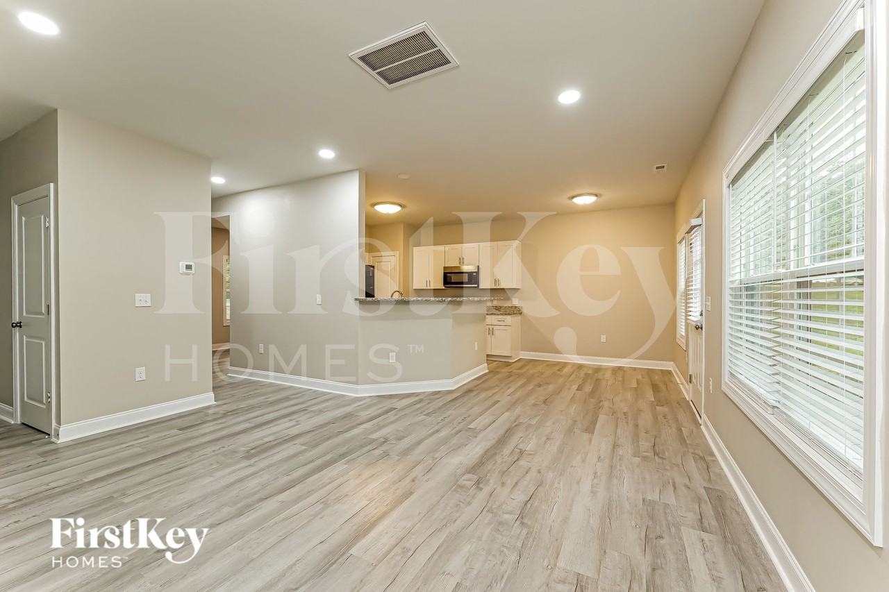 2121 Ledford Rd - Photo 2 of 15