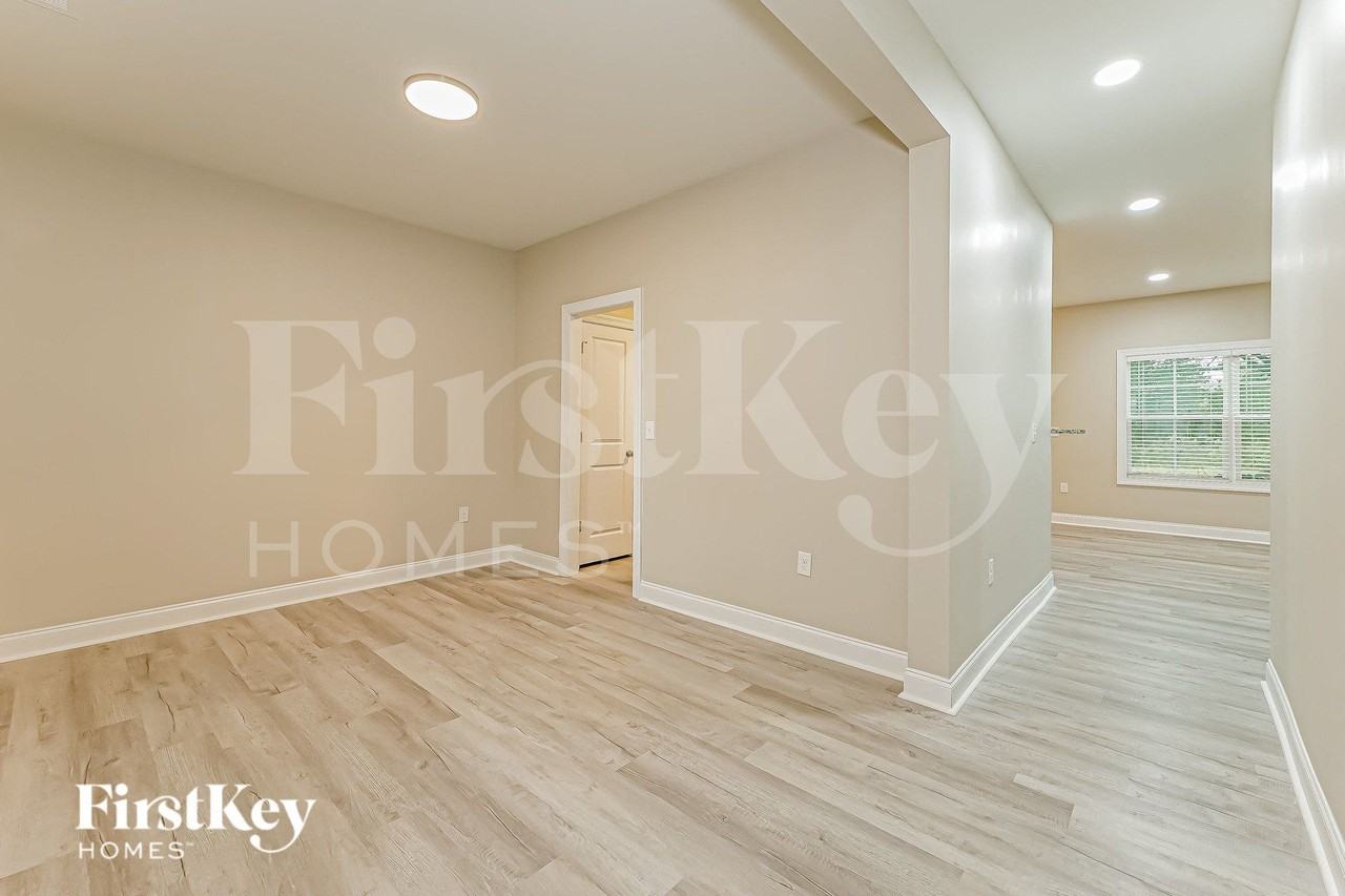 2121 Ledford Rd - Photo 3 of 15