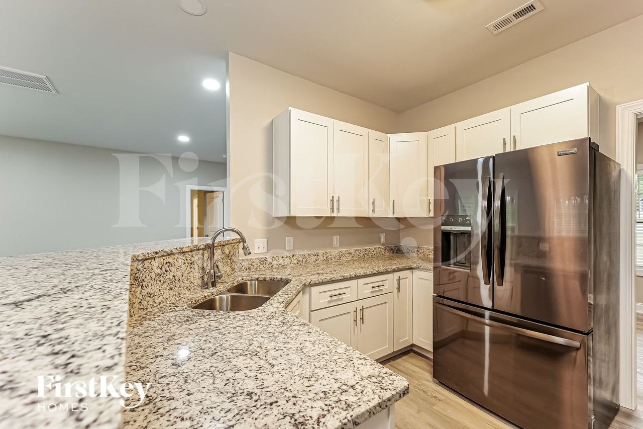 2121 Ledford Rd - Photo 4 of 15