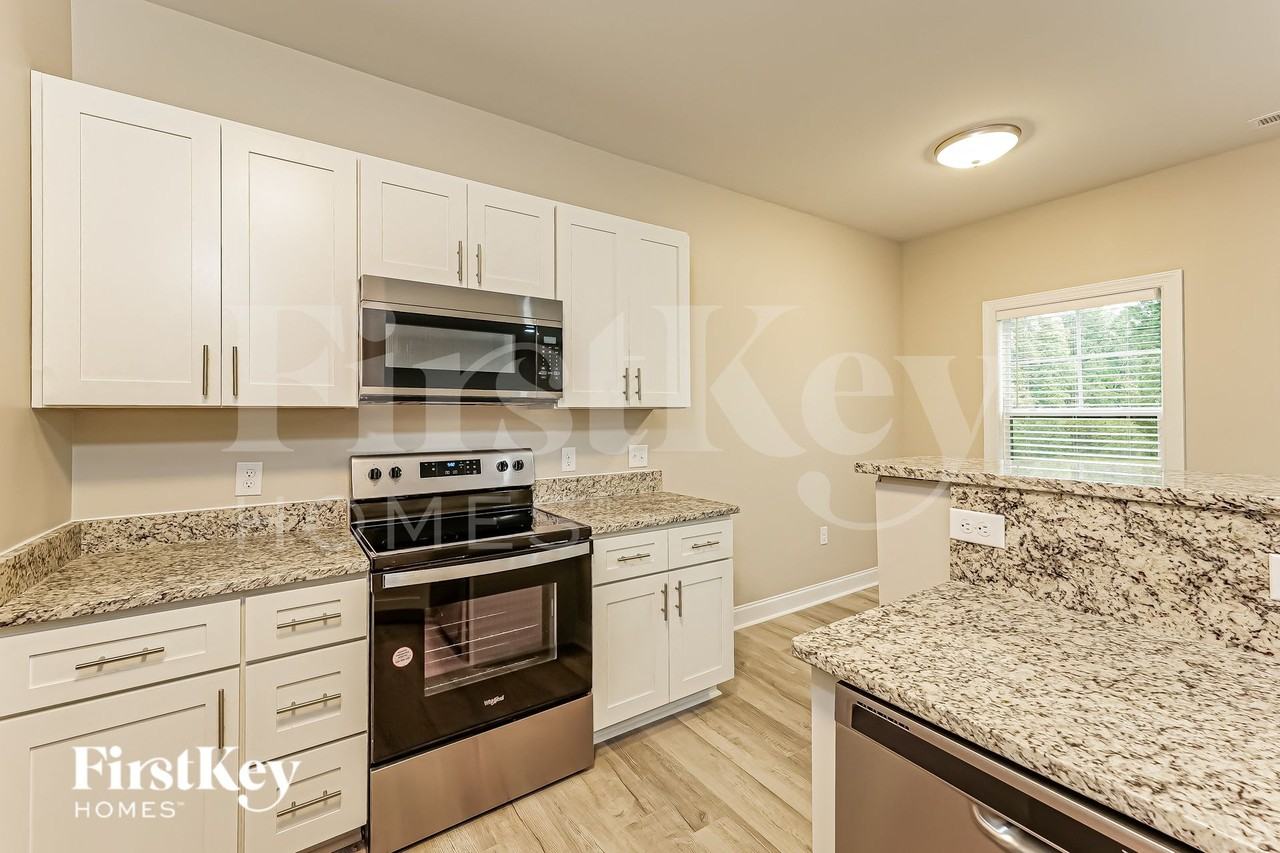 2121 Ledford Rd - Photo 5 of 15