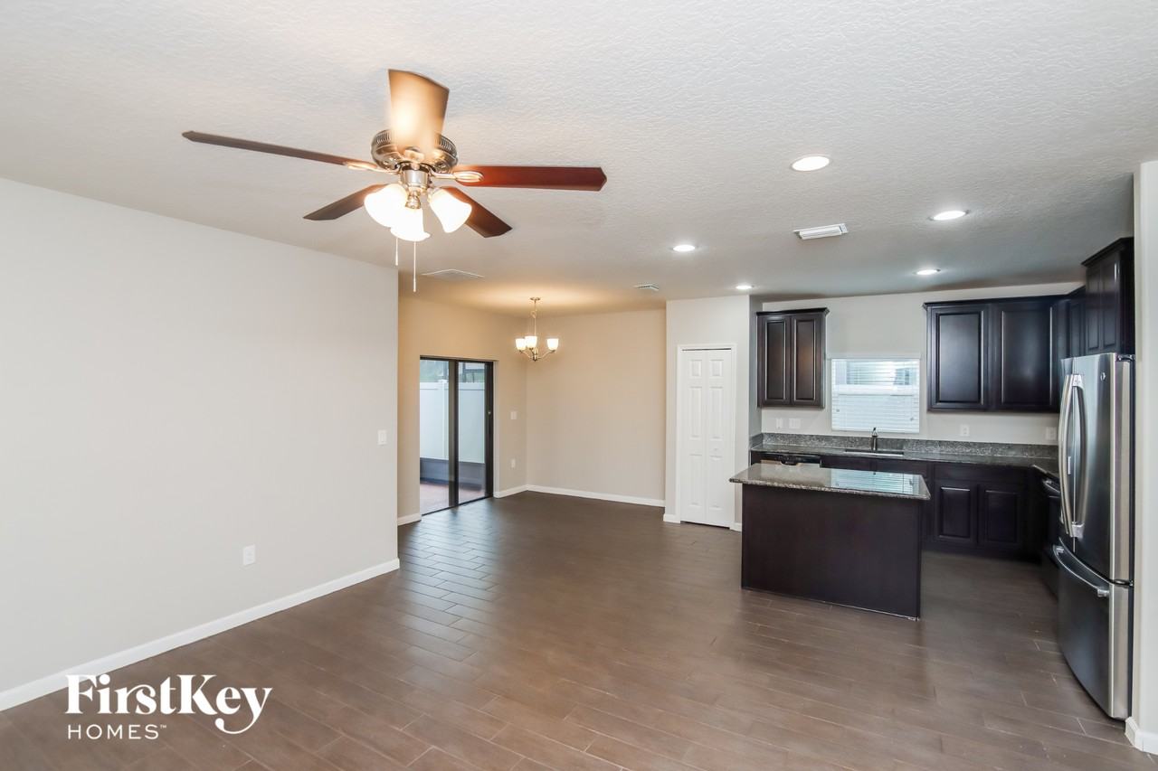 1224 Dillard Dr Se - Photo 3 of 15