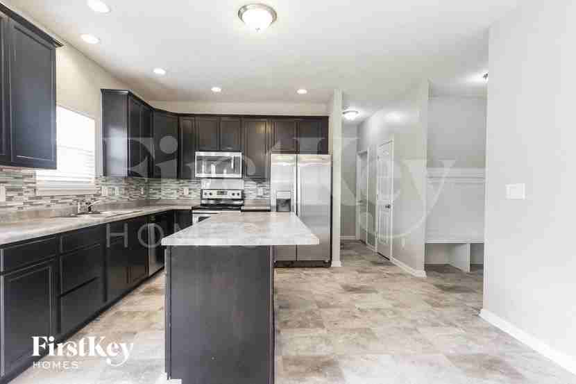 3410 S Cordell Rd - Photo 3 of 15