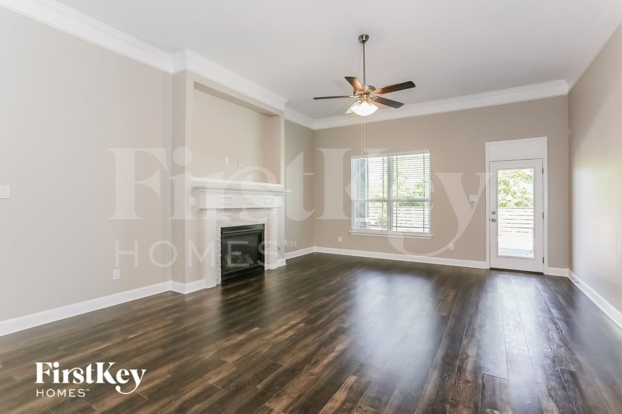 9923 Oaklawn Dr - Photo 3 of 18