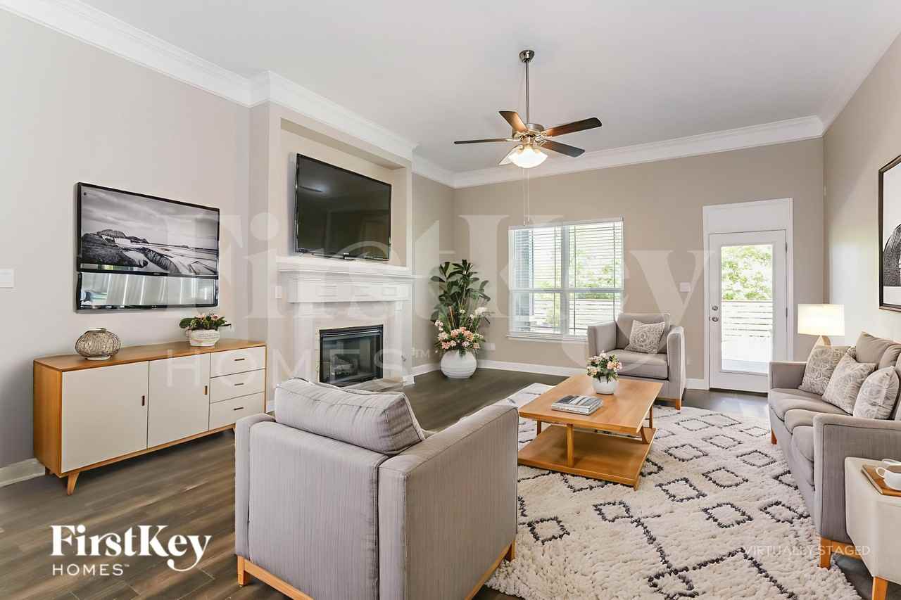 9923 Oaklawn Dr - Photo 4 of 18