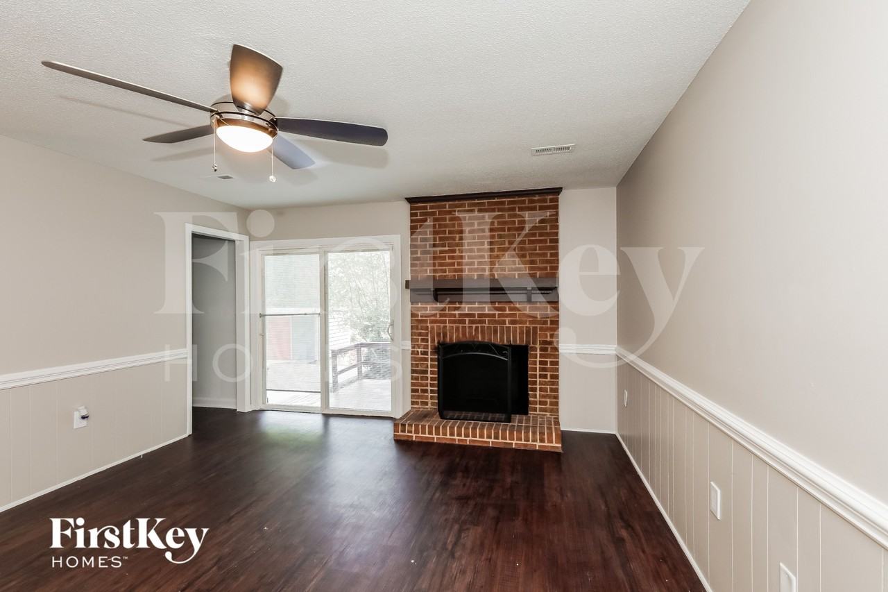 4914 Chestnut Lake Dr - Photo 2 of 15