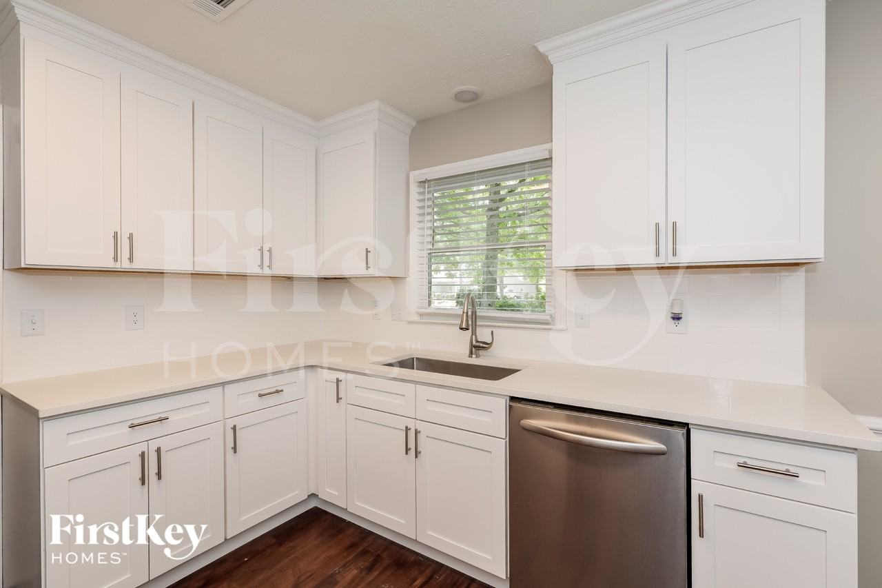 4914 Chestnut Lake Dr - Photo 4 of 15