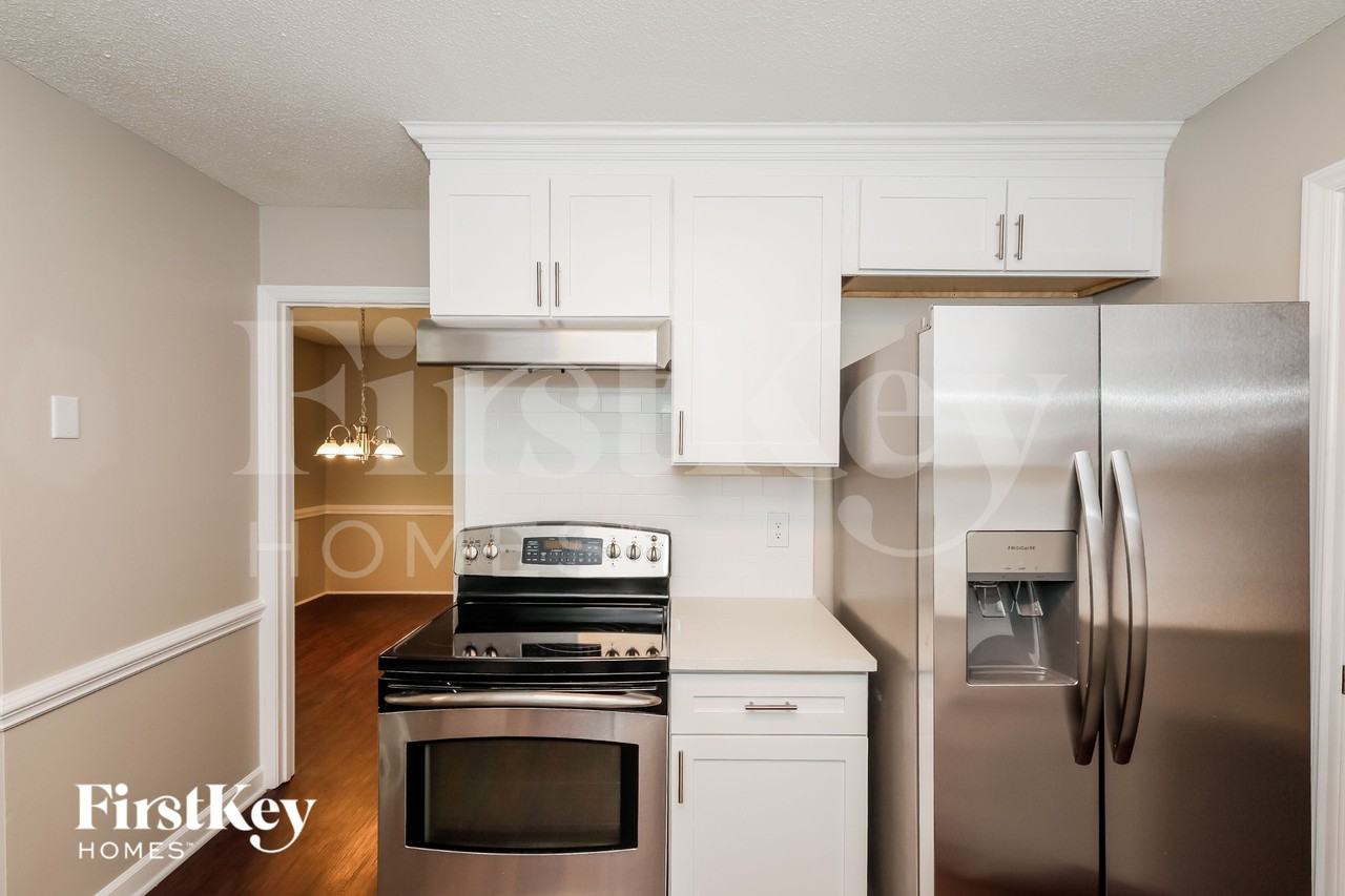 4914 Chestnut Lake Dr - Photo 5 of 15