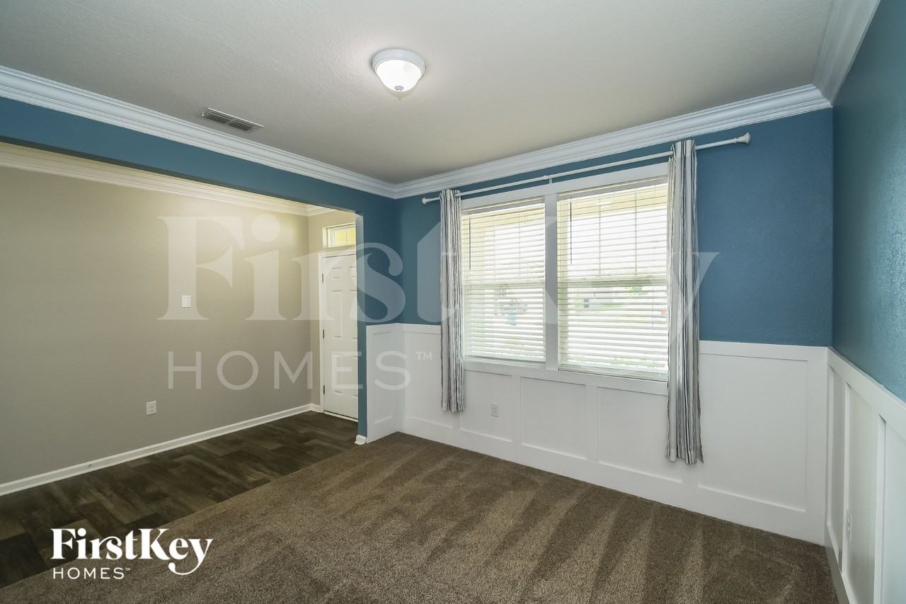 6944 Sandle Dr - Photo 3 of 15