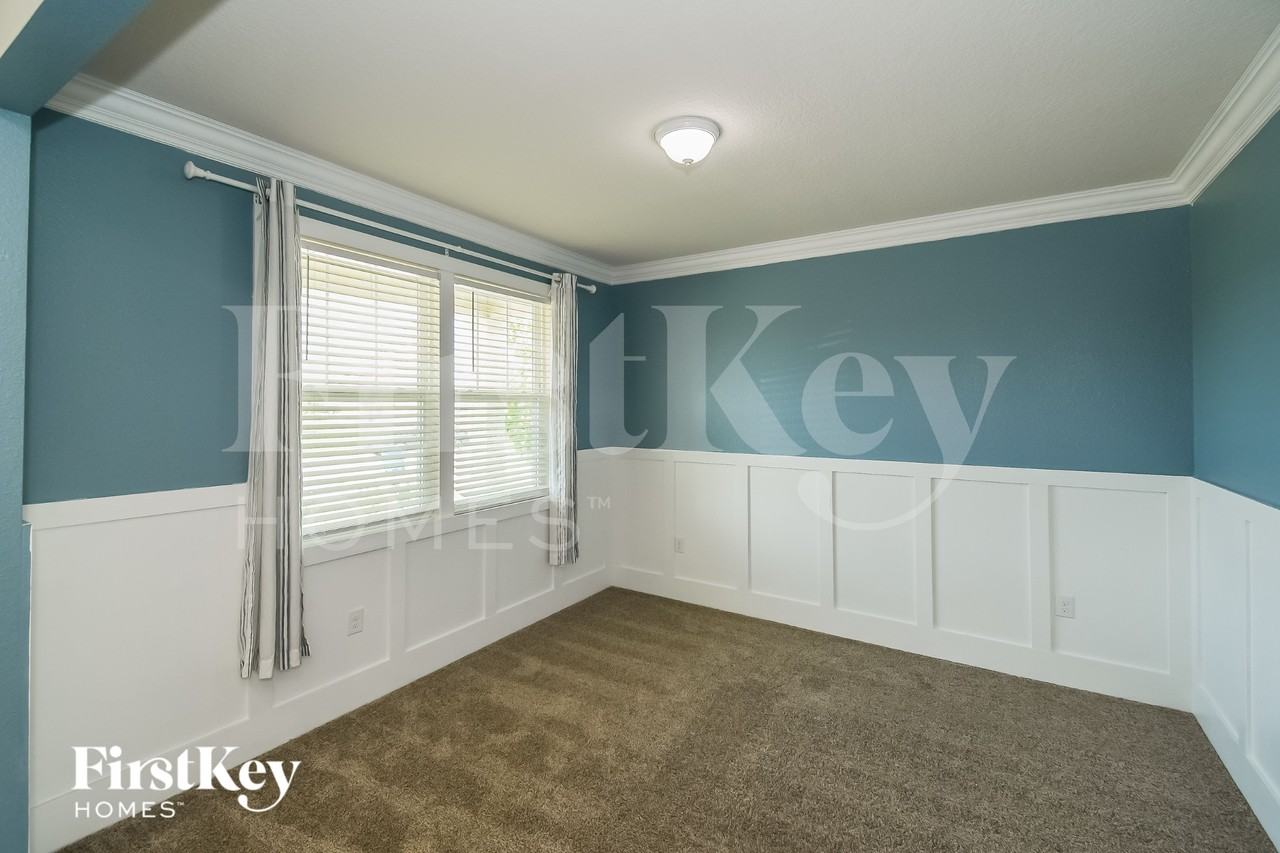 6944 Sandle Dr - Photo 4 of 15