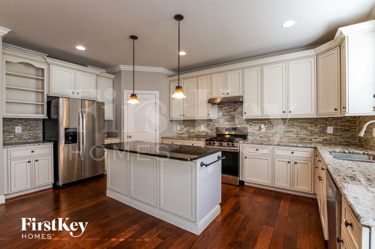 3218 Britmass Dr - Photo 5 of 16