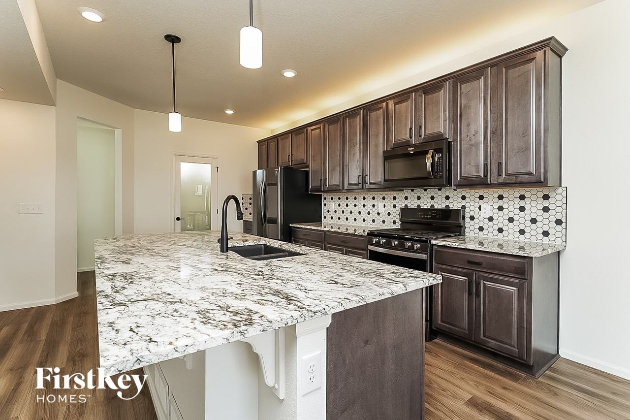 10073 Yampa Ct - Photo 5 of 13