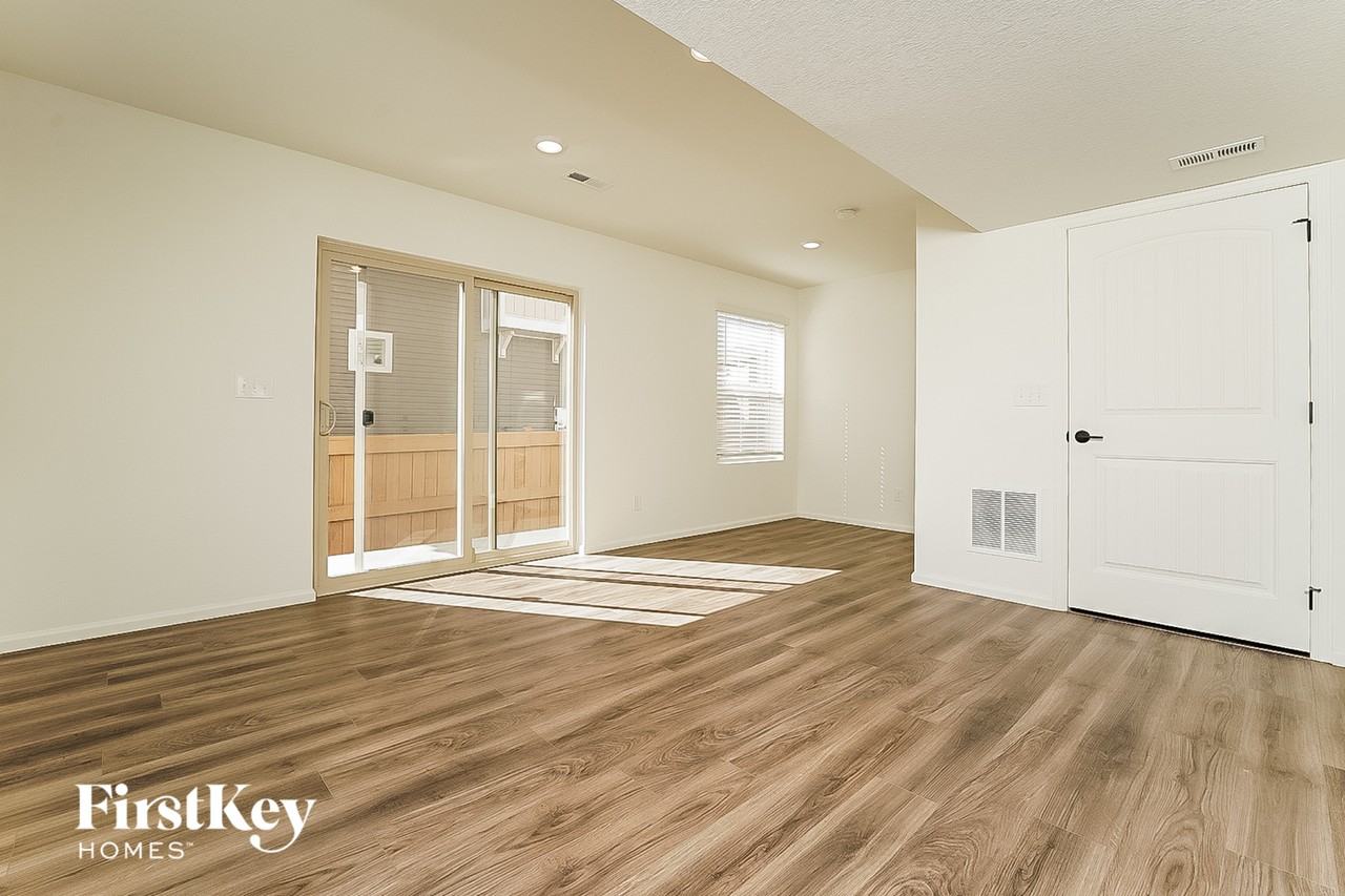 10073 Yampa Ct - Photo 7 of 13