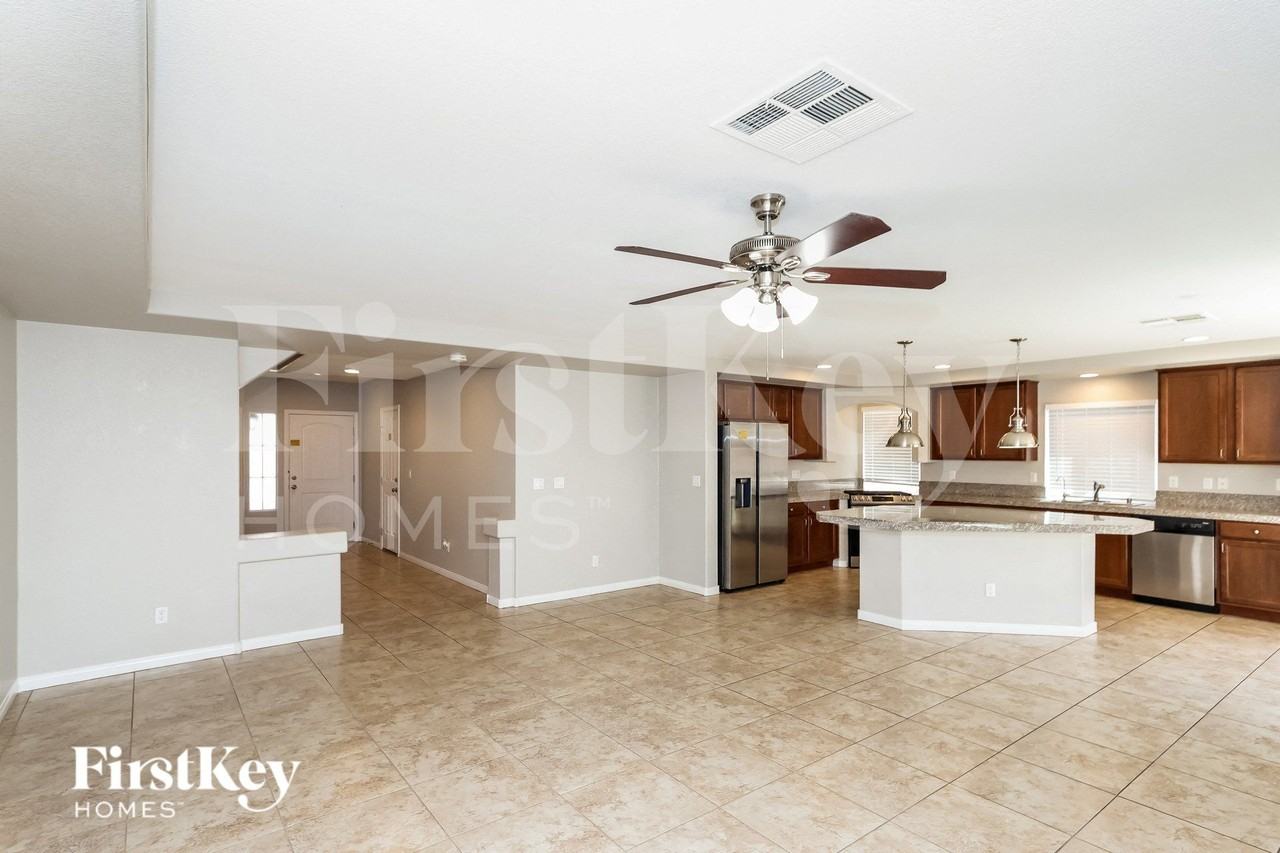 6703 Treble Clef Ave - Photo 4 of 15