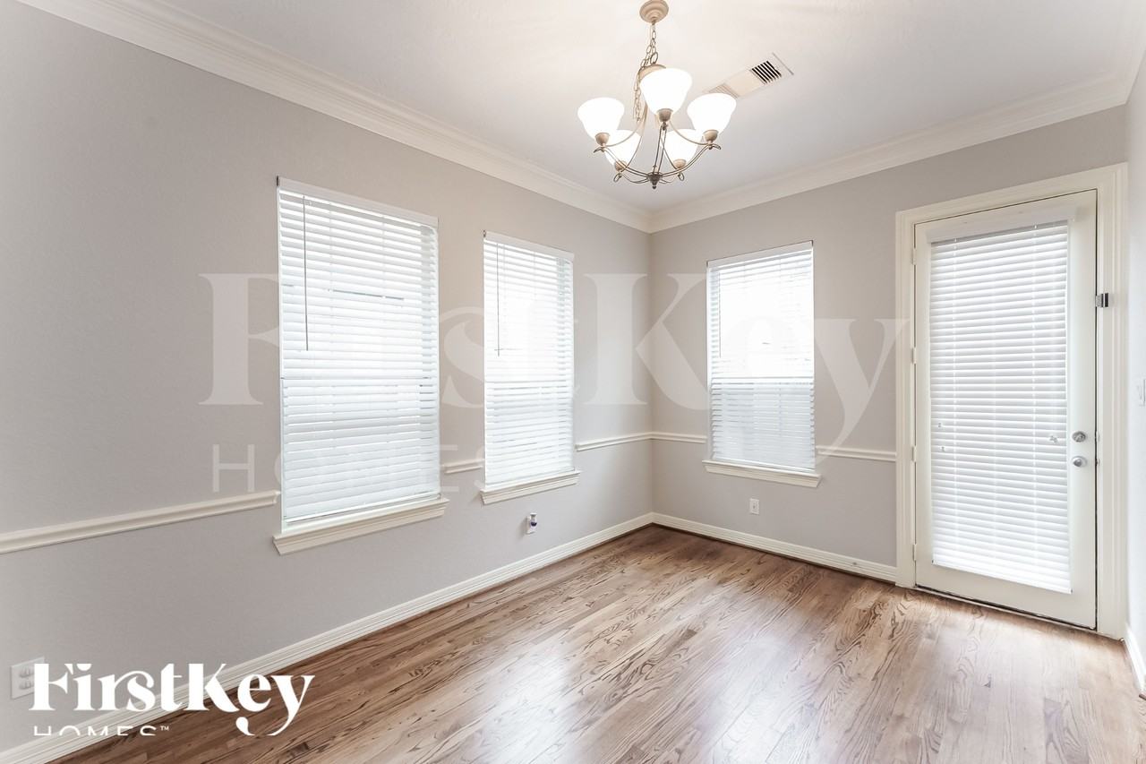 3215 Holly Thicket Dr - Photo 3 of 18