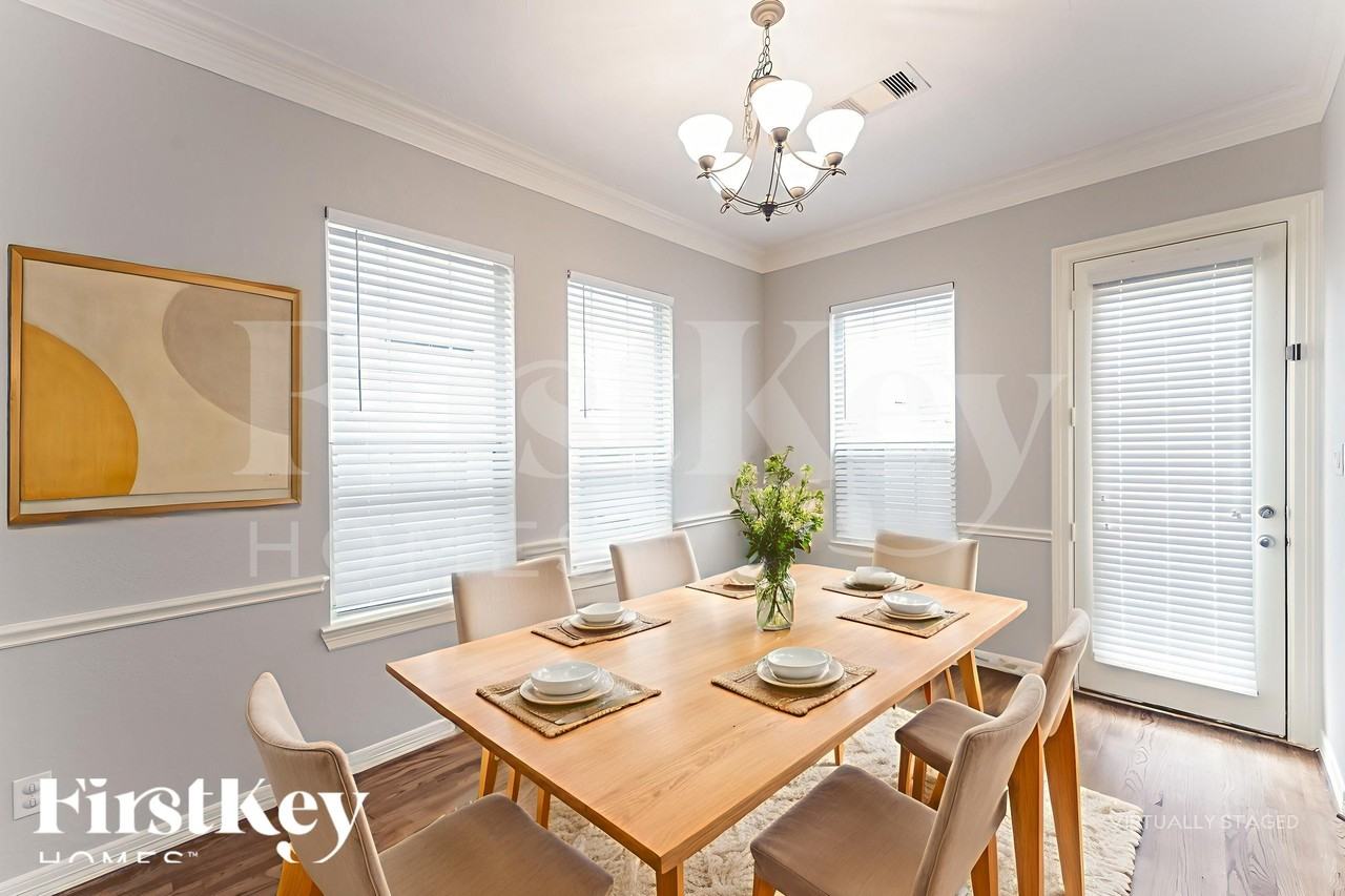 3215 Holly Thicket Dr - Photo 4 of 18