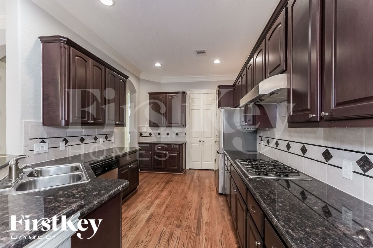 3215 Holly Thicket Dr - Photo 5 of 18