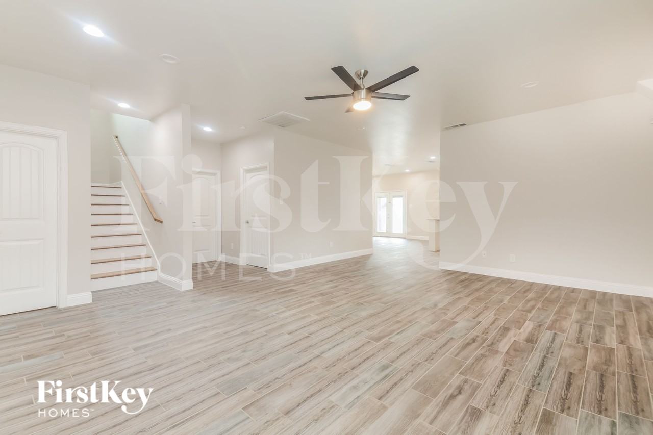 4030 Vineyard Dr - Photo 2 of 16