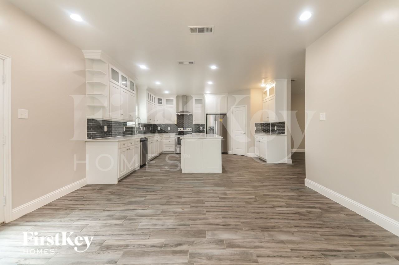 4030 Vineyard Dr - Photo 5 of 16