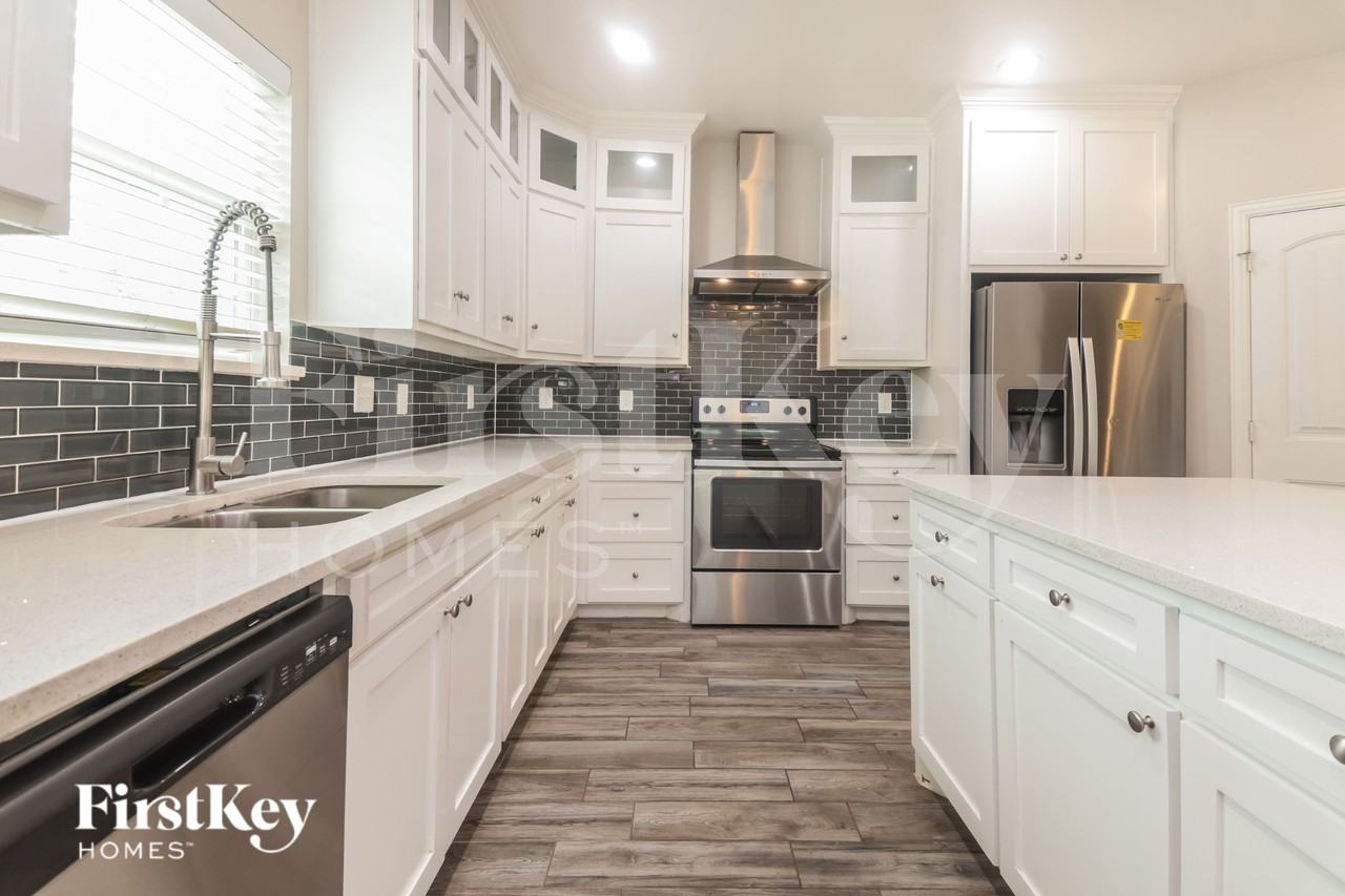 4030 Vineyard Dr - Photo 7 of 16