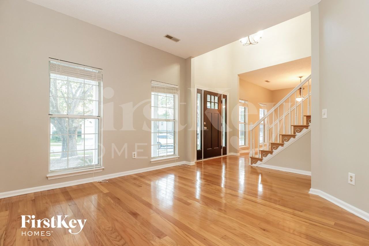 103 Monsarret Ln - Photo 3 of 15