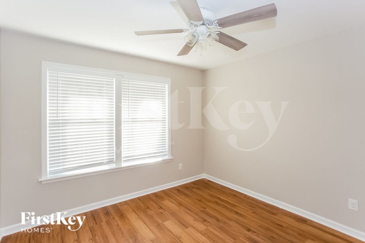 131 Tilton Dr - Photo 4 of 15