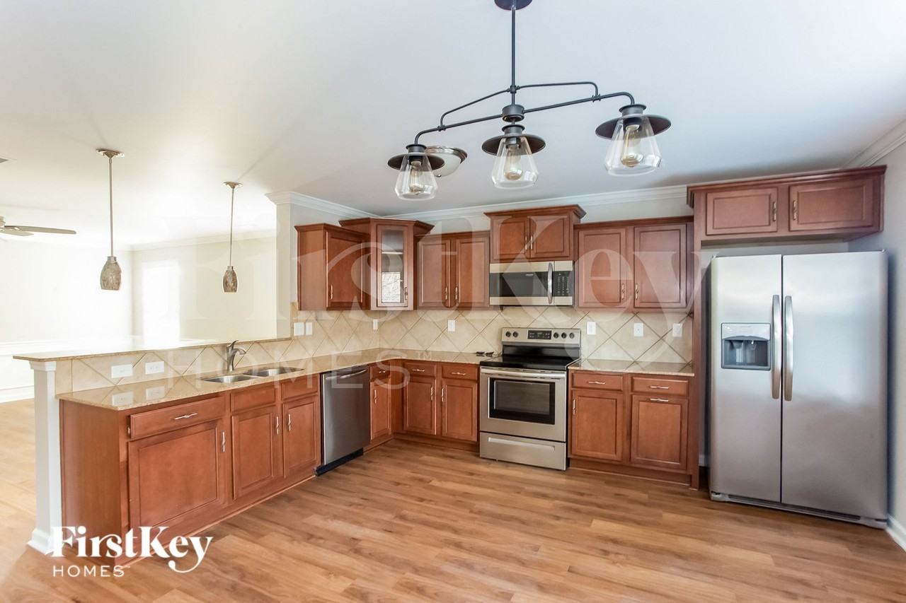 131 Tilton Dr - Photo 6 of 15