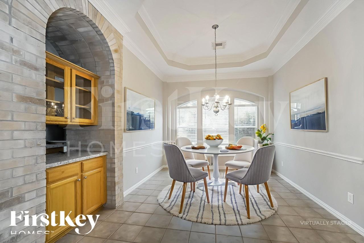 16042 Belleshire Ln - Photo 5 of 18