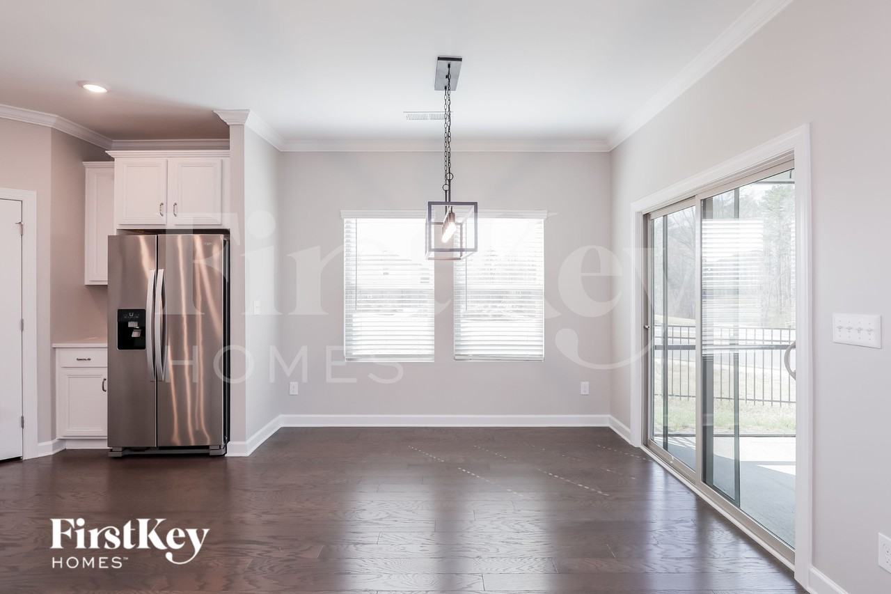 3207 Elmwood Dr - Photo 4 of 30