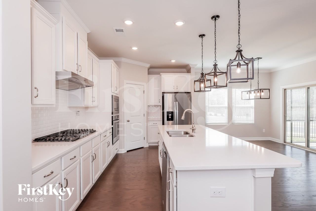 3207 Elmwood Dr - Photo 5 of 30