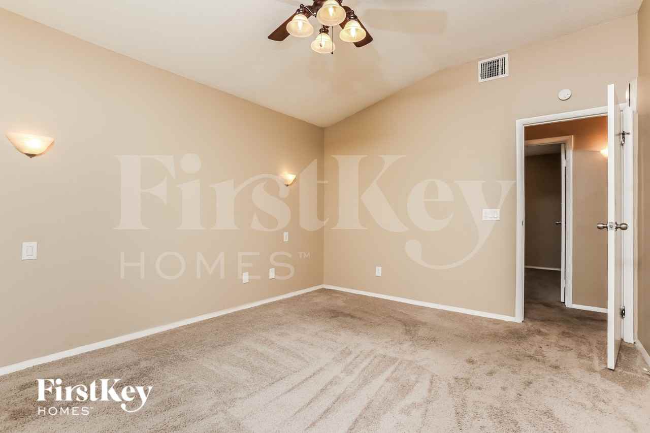 10573 Satinwood Cir - Photo 5 of 15