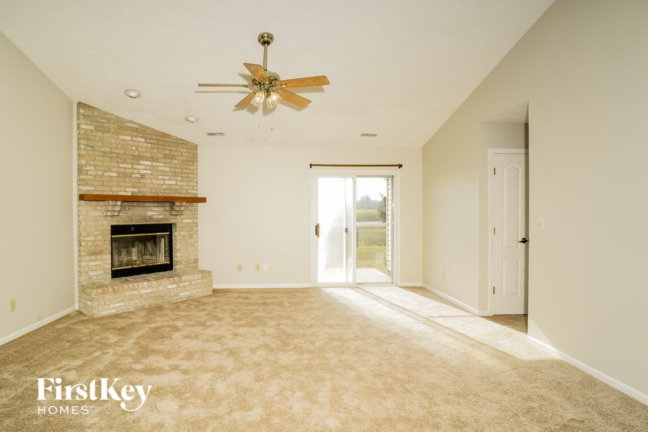 1489 Mimosa Ct - Photo 2 of 15