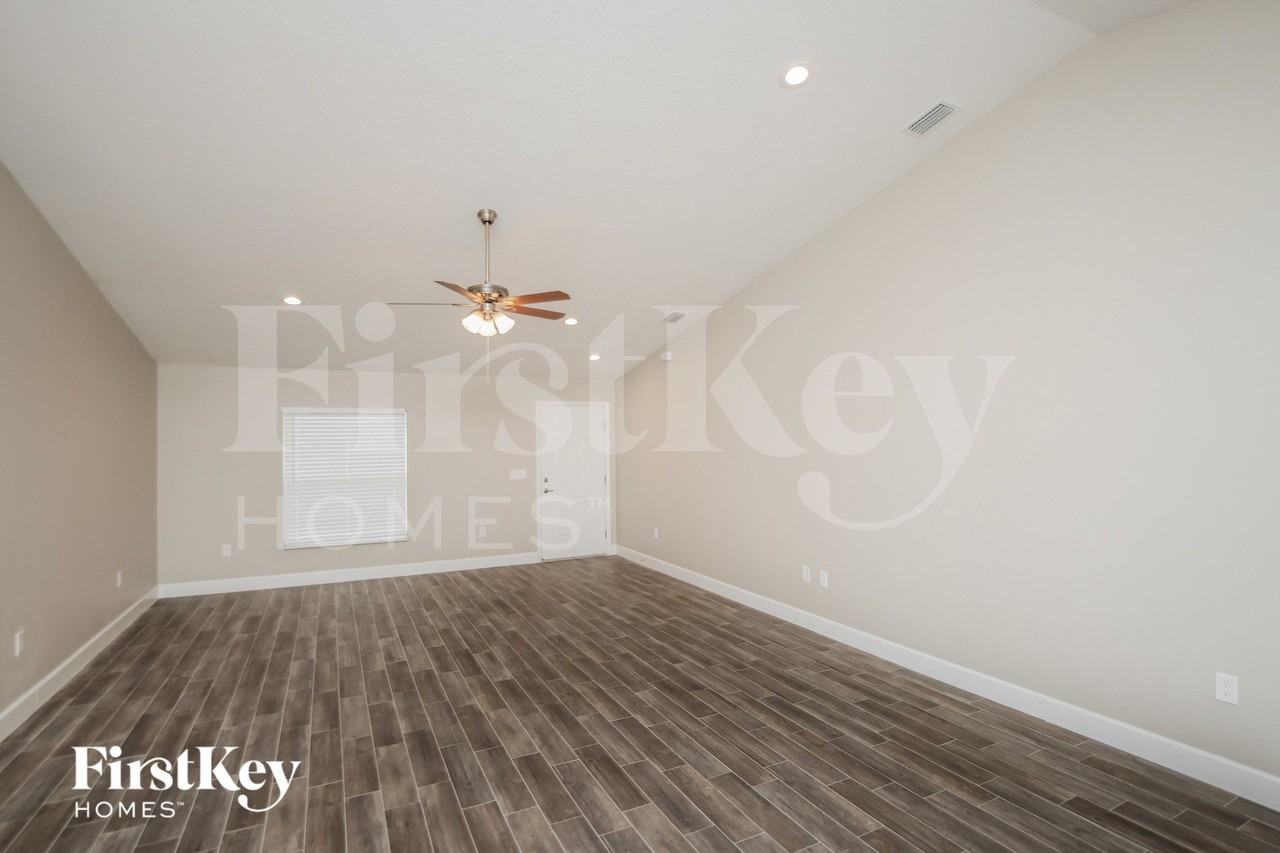 918 Armstrong Rd Se - Photo 3 of 15