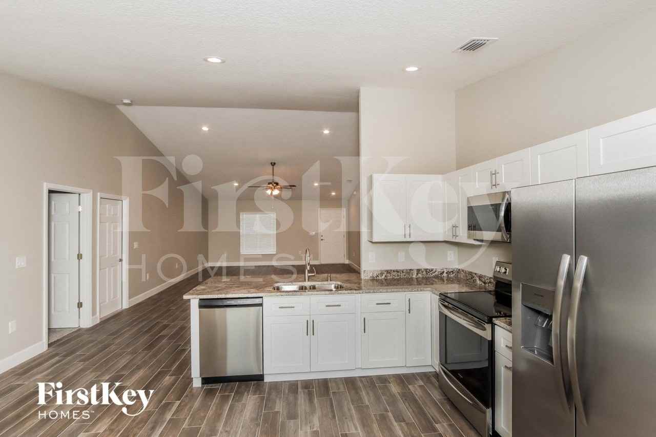 918 Armstrong Rd Se - Photo 5 of 15