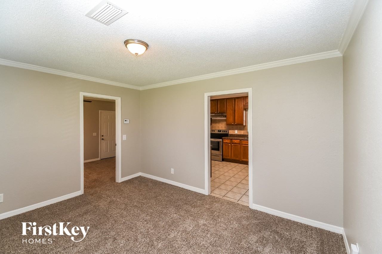 6334 Harlow Blvd - Photo 4 of 15