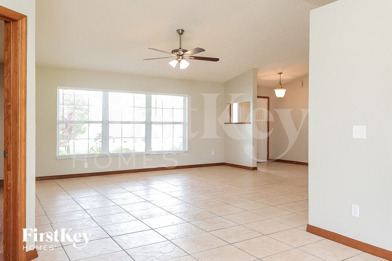 329 Edgewood Ct - Photo 3 of 15