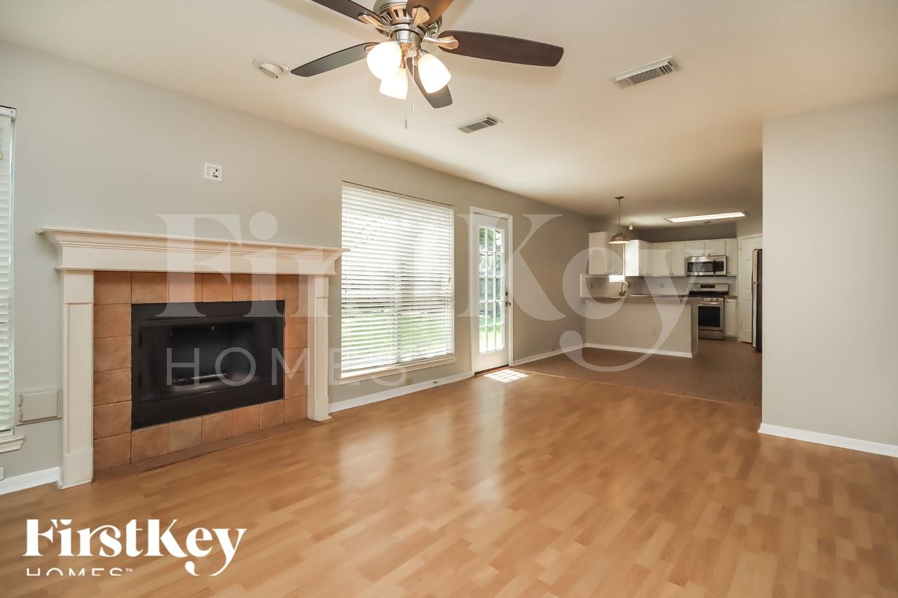 1039 Wentworth Dr - Photo 3 of 18