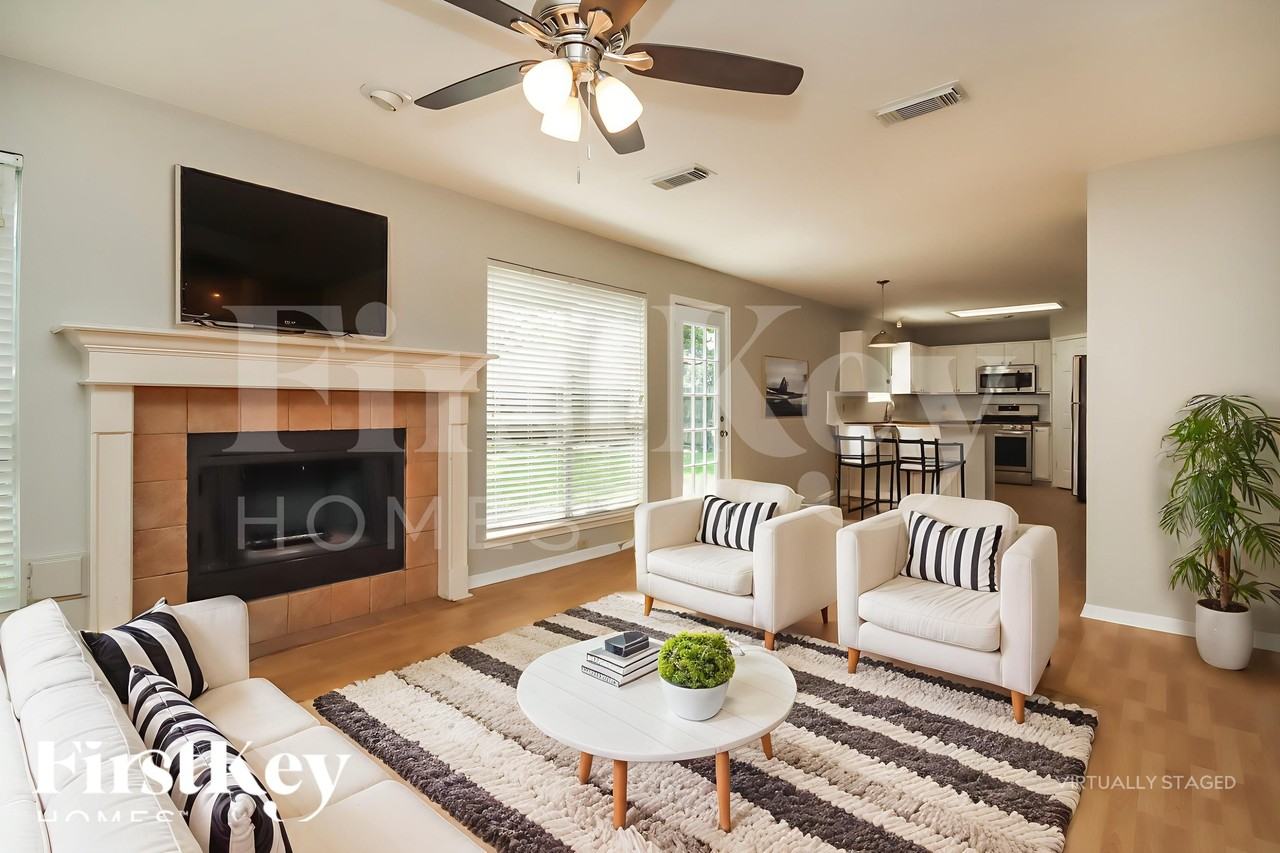 1039 Wentworth Dr - Photo 4 of 18