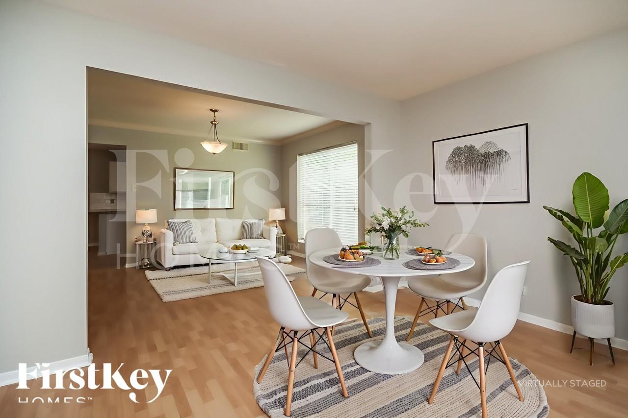 1039 Wentworth Dr - Photo 6 of 18