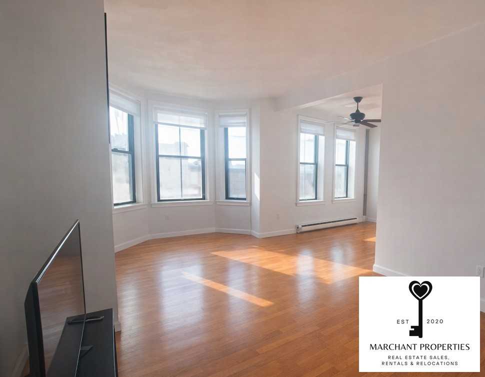 28 Cortes St #3 - Photo 4 of 7