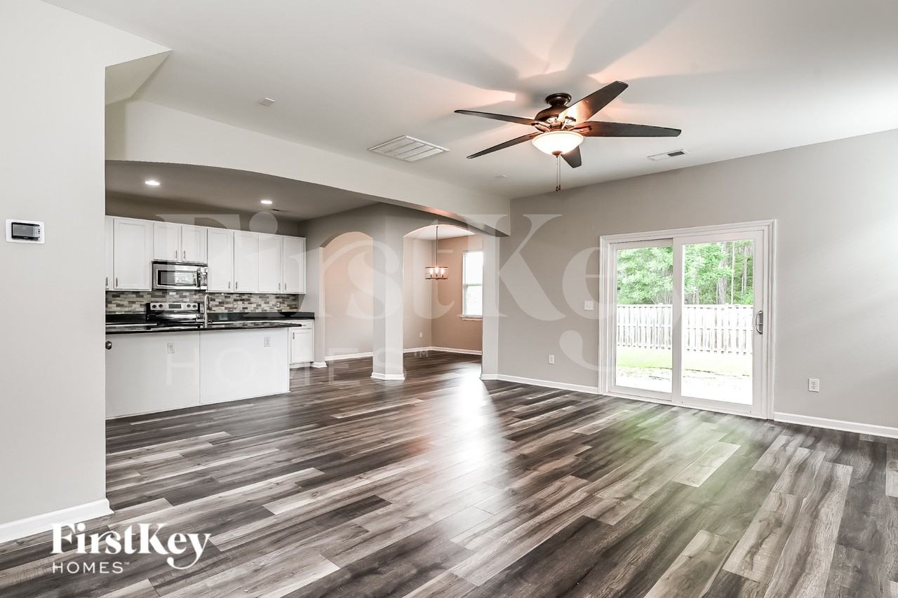 372 Sanctuary Park Dr - Photo 2 of 16