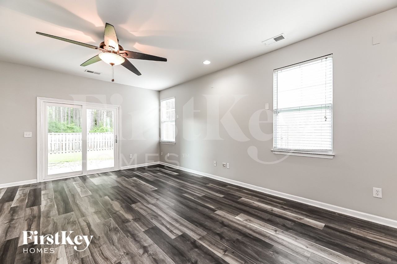 372 Sanctuary Park Dr - Photo 3 of 16