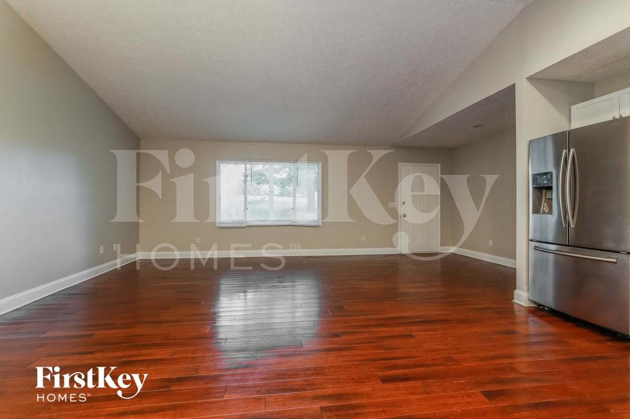 2738 N Bogan Rd - Photo 3 of 15
