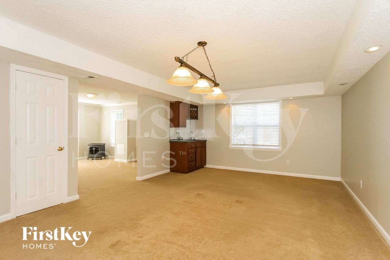 6111 Tory Ct - Photo 5 of 15