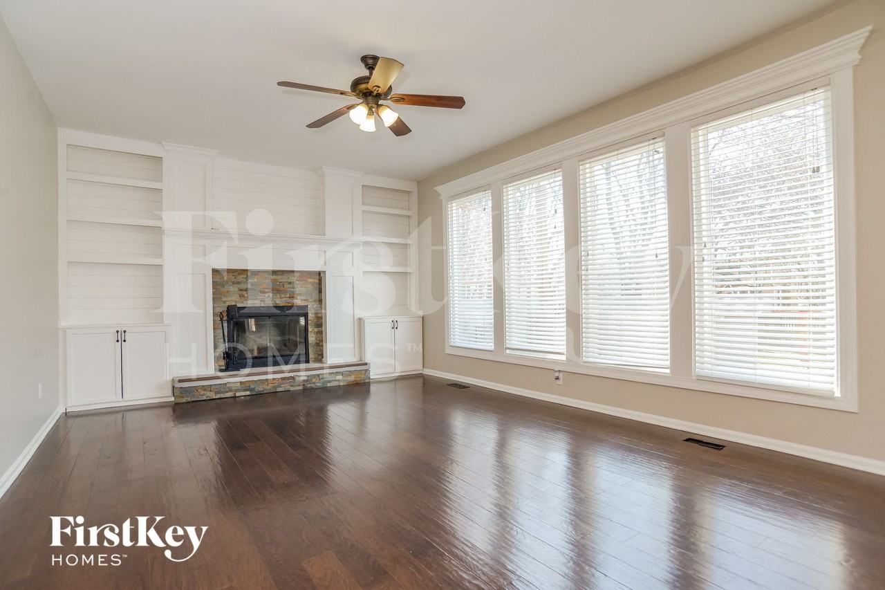 15688 S Downing Ct - Photo 2 of 15