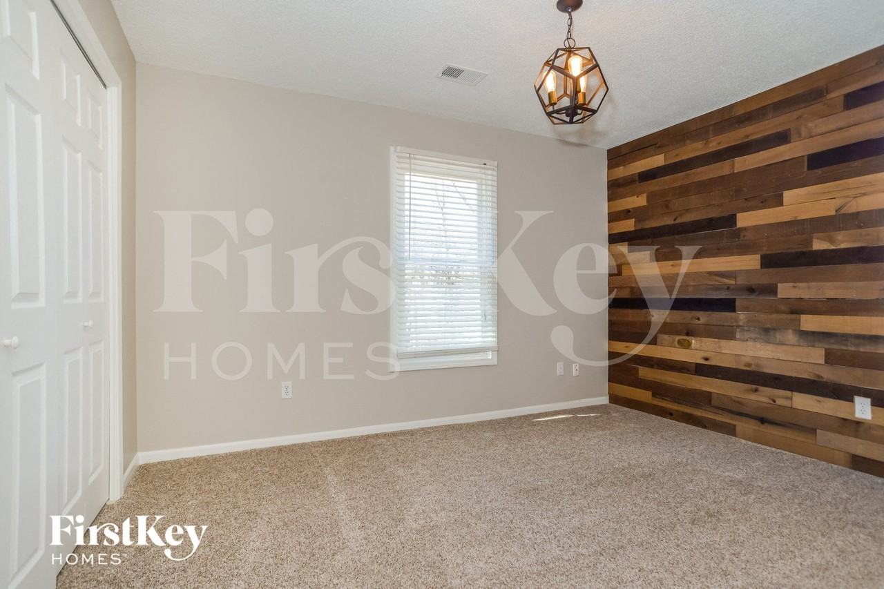 15688 S Downing Ct - Photo 3 of 15