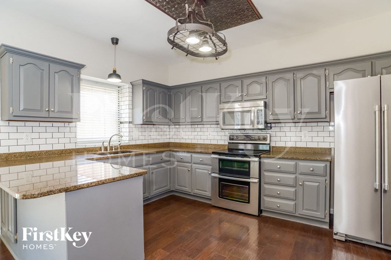 15688 S Downing Ct - Photo 5 of 15